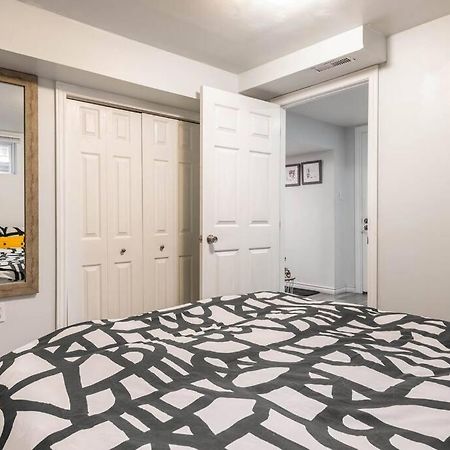 Апартаменты Cozy Nest Basement Unit Гамильтон Экстерьер фото