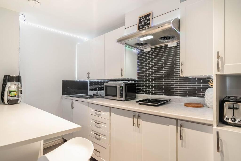 Апартаменты Cozy Nest Basement Unit Гамильтон Экстерьер фото
