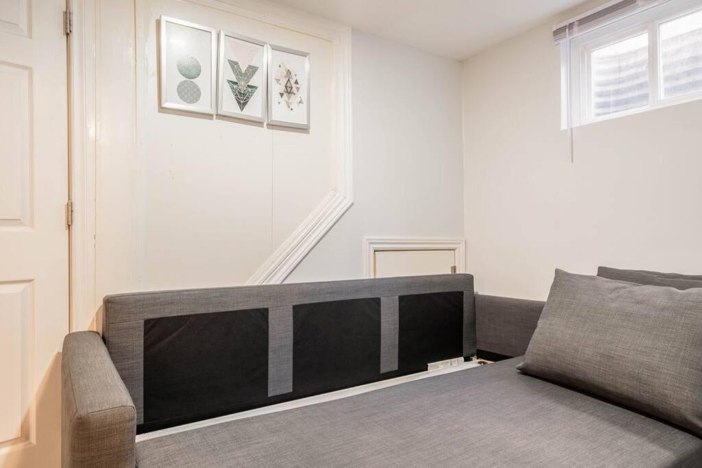 Апартаменты Cozy Nest Basement Unit Гамильтон Экстерьер фото