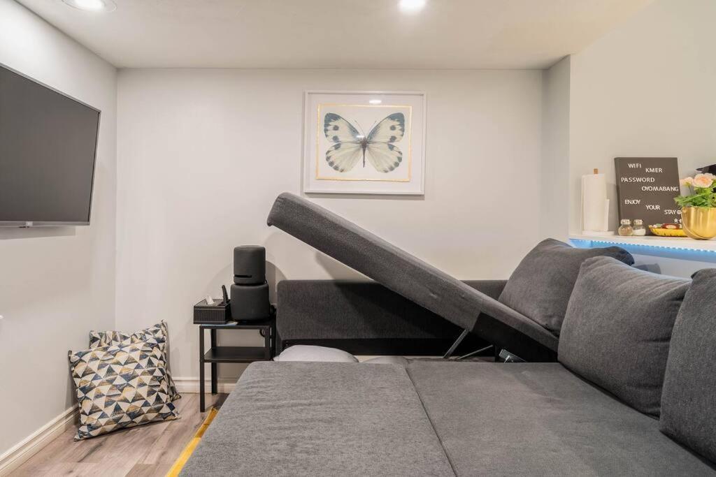 Апартаменты Cozy Nest Basement Unit Гамильтон Экстерьер фото